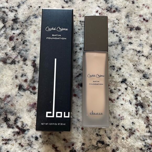 Doucce‎ Caché Crème Satin Foundation Color: NL1 (Neutral Undertone Light) - Picture 1 of 4